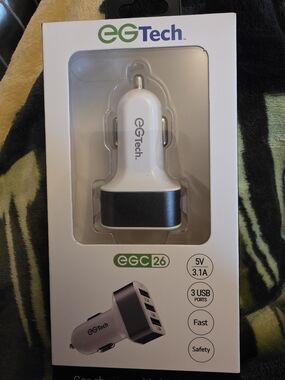 White and Silver 3-Port USB Car Charger - 5V 3.1A